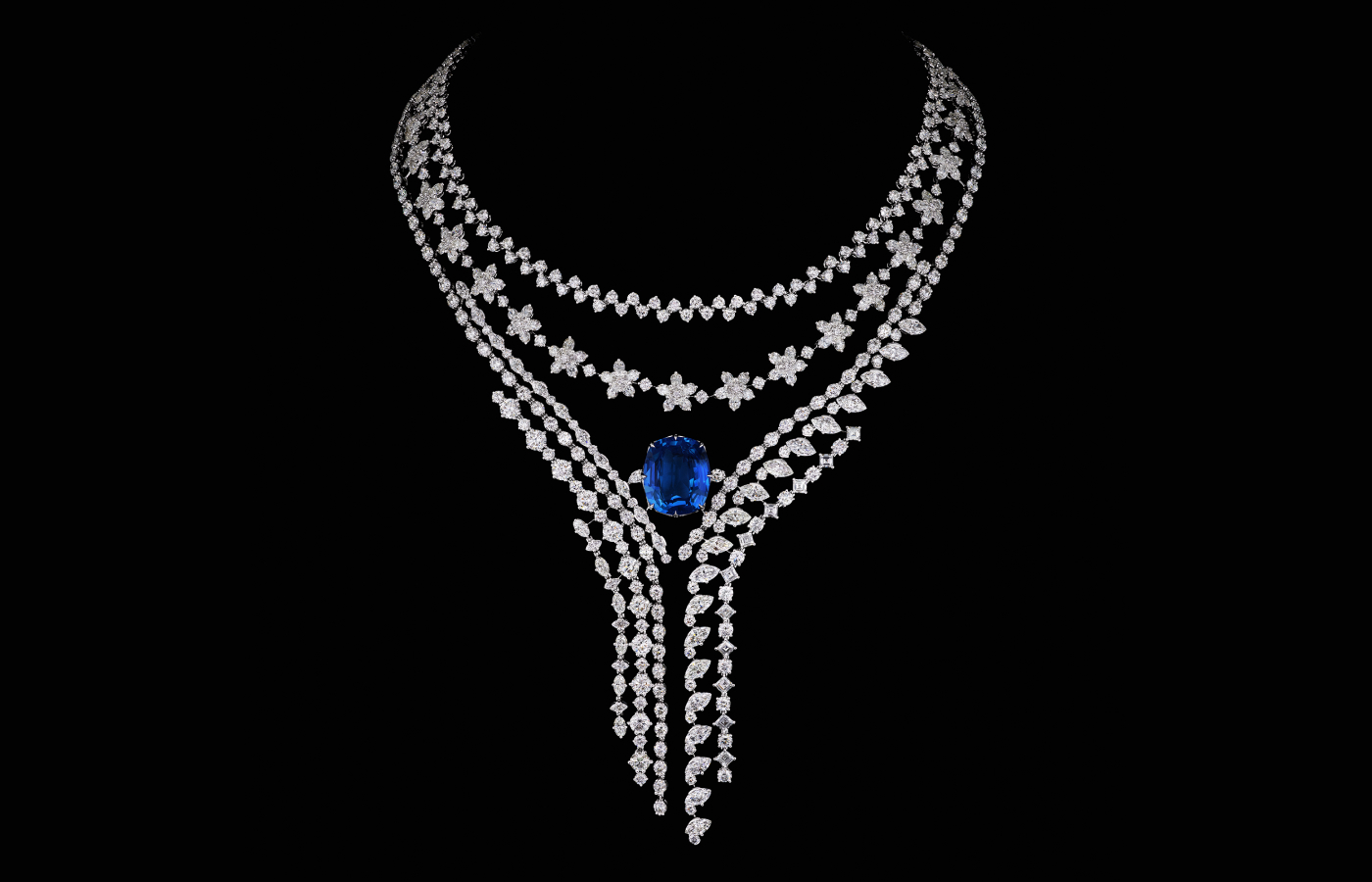  Dior Joaillerie necklace with diamonds and sapphires in white gold, from the Diorama & Diorigami High Jewellery collection