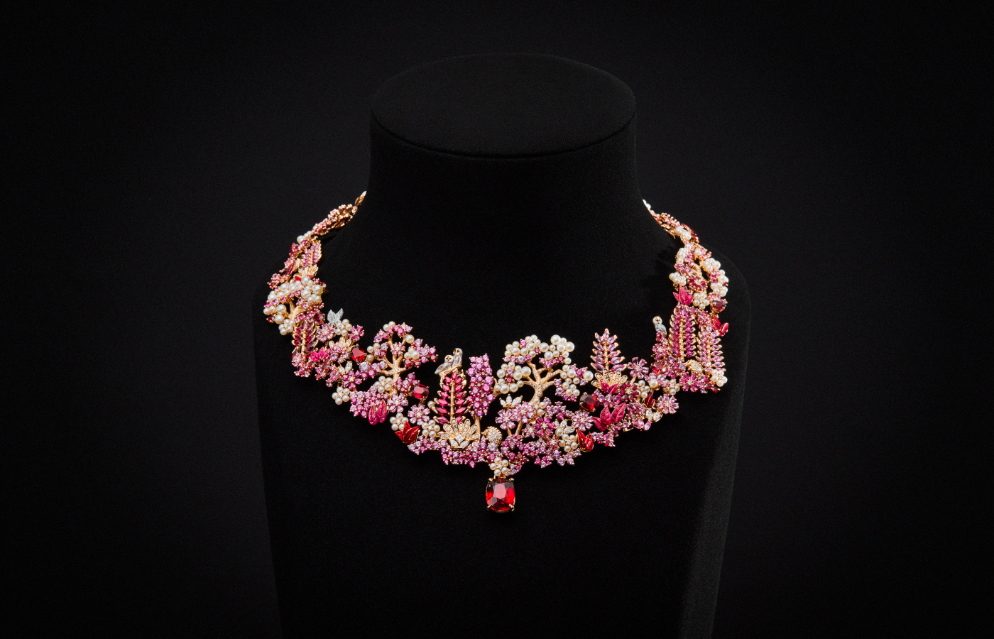 Dior Joaillerie necklace with a 7.02 carat Mozambique ruby, oval-cut rubies, marquise-cut pink sapphires, cultured pearls, diamonds, lacquer and three-dimensional hedgehogs and owls in pink gold, part of the Diorama & Diorigami High Jewellery collection
