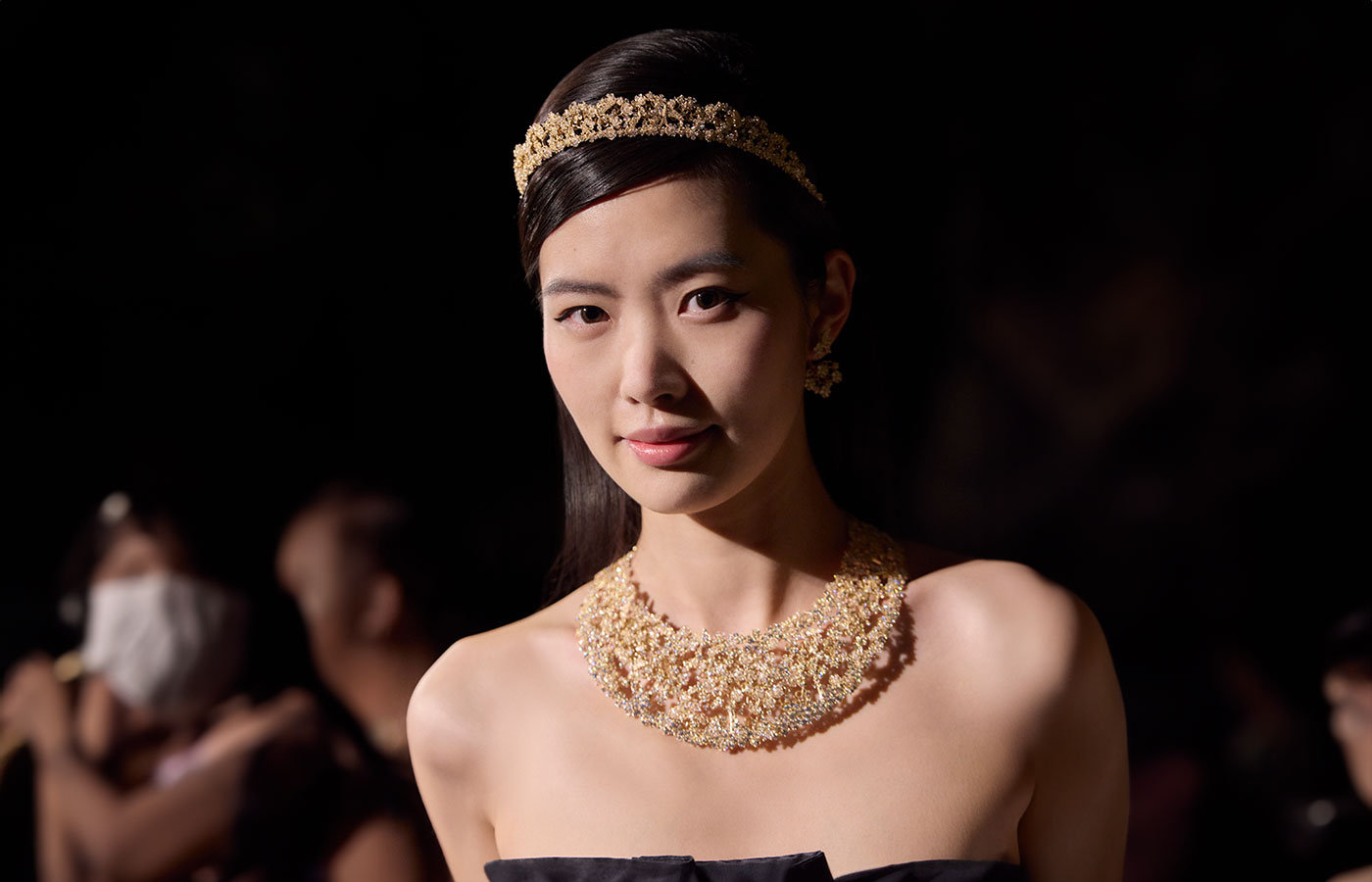 A model wears the Diorama Résille Dorée headband and necklace in diamonds and yellow gold, part of the Diorama & Diorigami High Jewellery collection