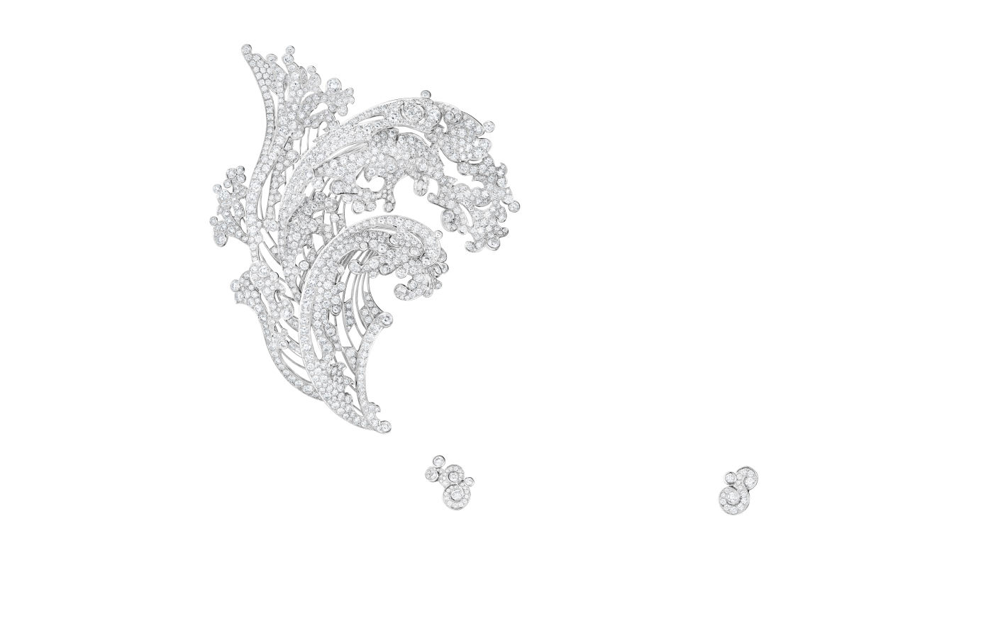  Boucheron Vague asymmetrical earring-brooch inspired by Hokusai’s The Great Wave off Kanagawa, set with 851 round diamonds totalling 20 carats in 18k white gold, from the Or Bleu High Jewellery collection