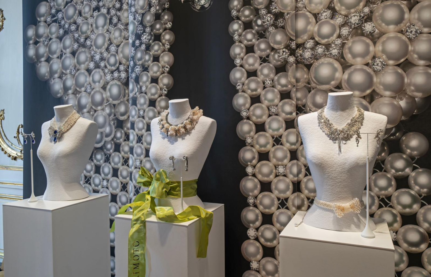  The Mikimoto ‘The Bows’ High Jewellery collection includes body jewels that drape around the shoulders, across the entire chest and around the waist in the form of pearl belts 
