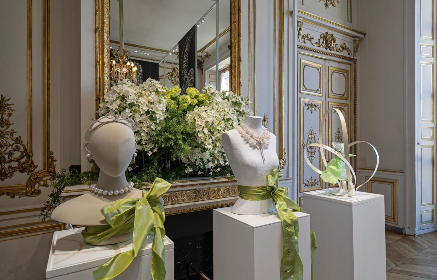  Mikimoto showcased its ‘Jeux de Rubans’ collection – also influenced by ribbons – alongside its ‘The Bows’ High Jewellery collection in Paris 