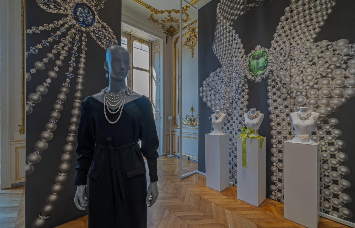  Maison YUIMA NAKAZATO also contributed an haute couture dress that beautifully complemented the pieces from the Mikimoto ‘The Bows’ High Jewellery collection