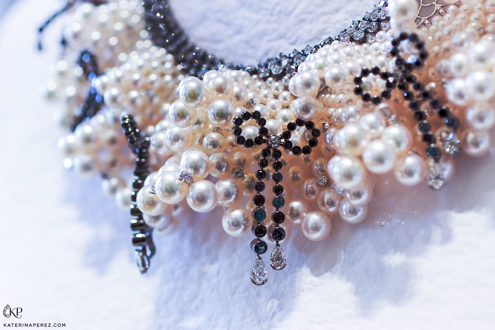  This Mikimoto necklace from ‘The Bows’ High Jewellery collection features pearls designed to simulate a pure white cloth, with small ribbons added to the hems set with alexandrite and spinels to add contrast 