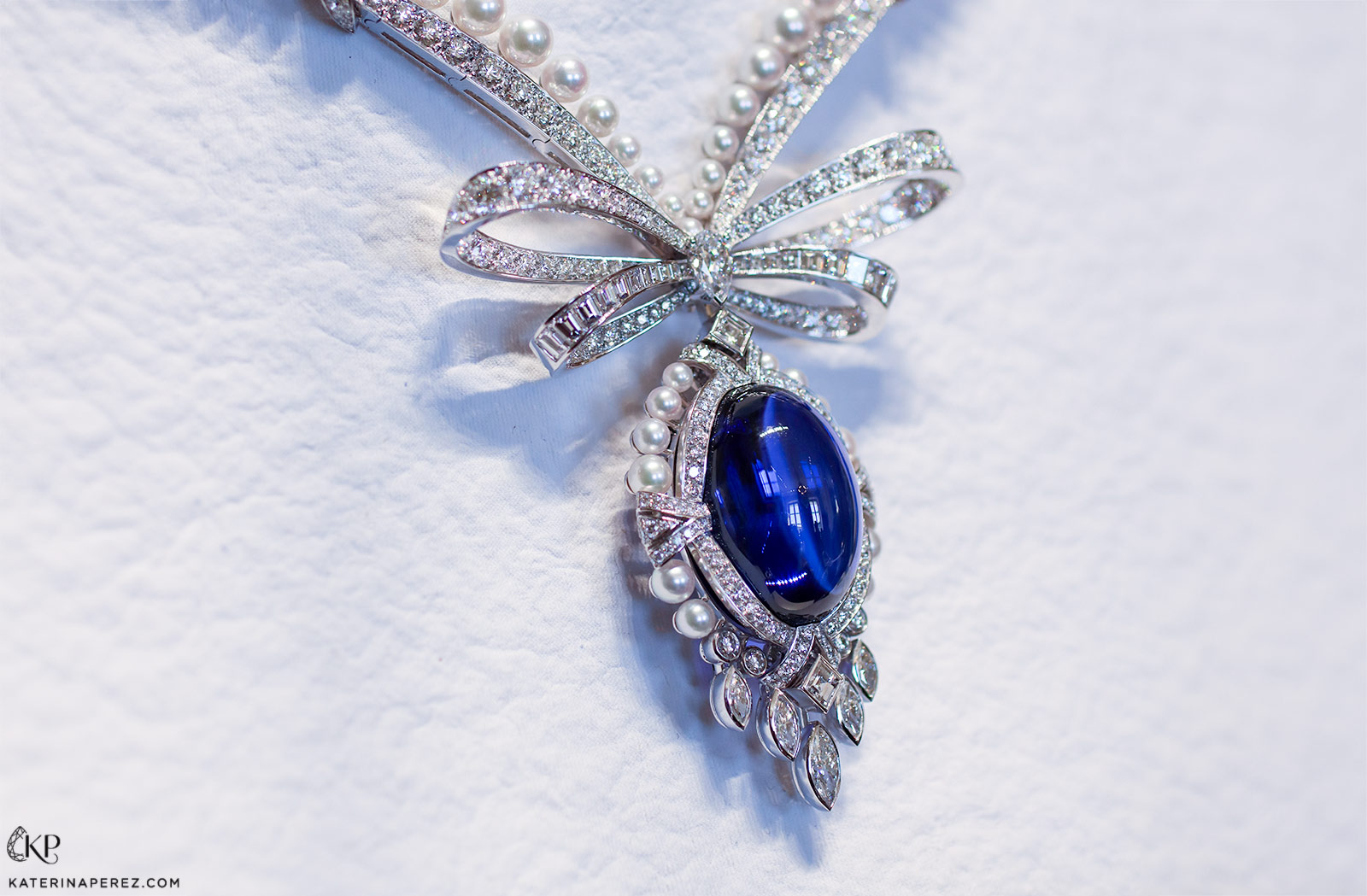  This Mikimoto pendant from ‘The Bows’ High Jewellery collection, set with a 61.24 carat tanzanite cabochon, can be worn separately as a brooch