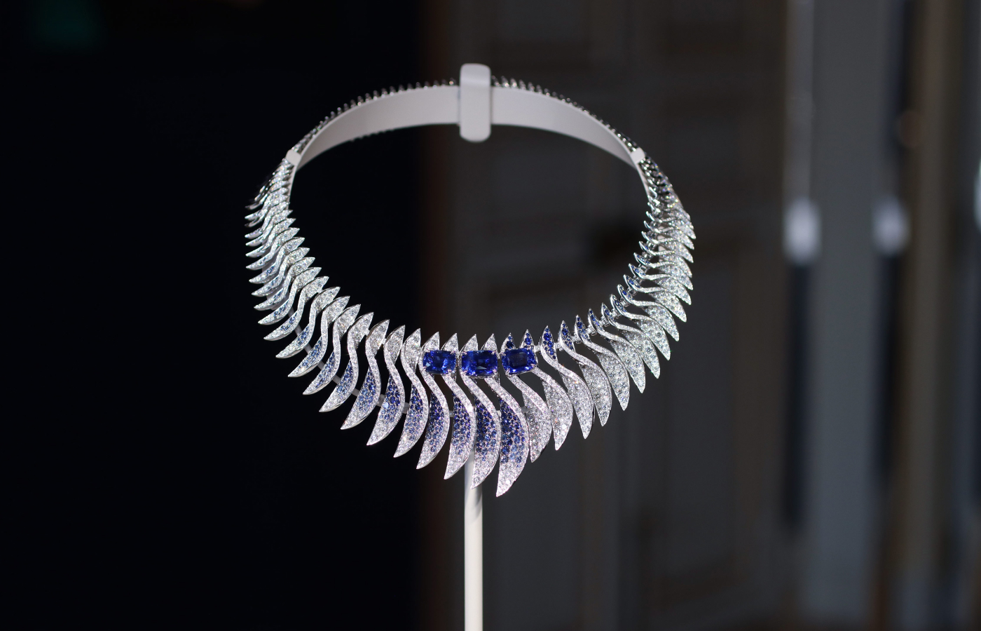 Chaumet Ballet necklace from the En Scène collection with sapphires and diamonds in 18k white gold 