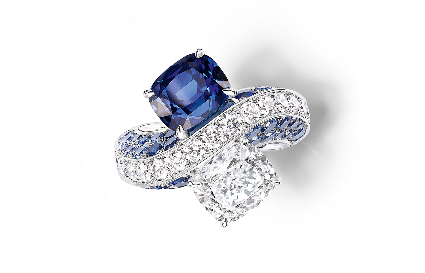  Chaumet Ballet ring from the En Scène collection with sapphires and diamonds in 18k white gold,