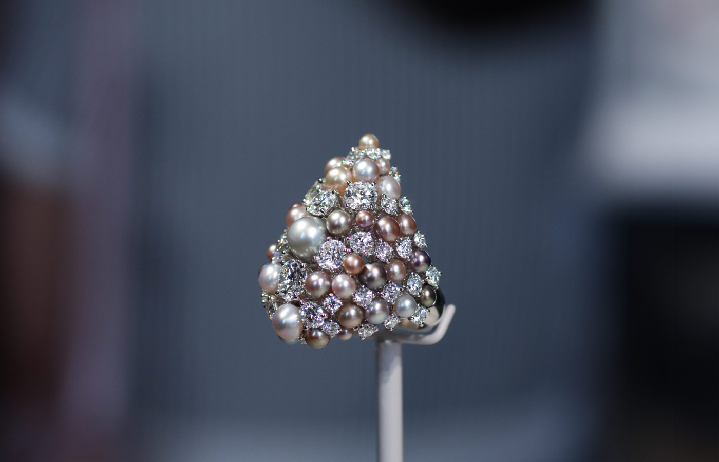  Chaumet Trompe l’œil brooch from the En Scène collection with diamonds and pearls in 18k white gold