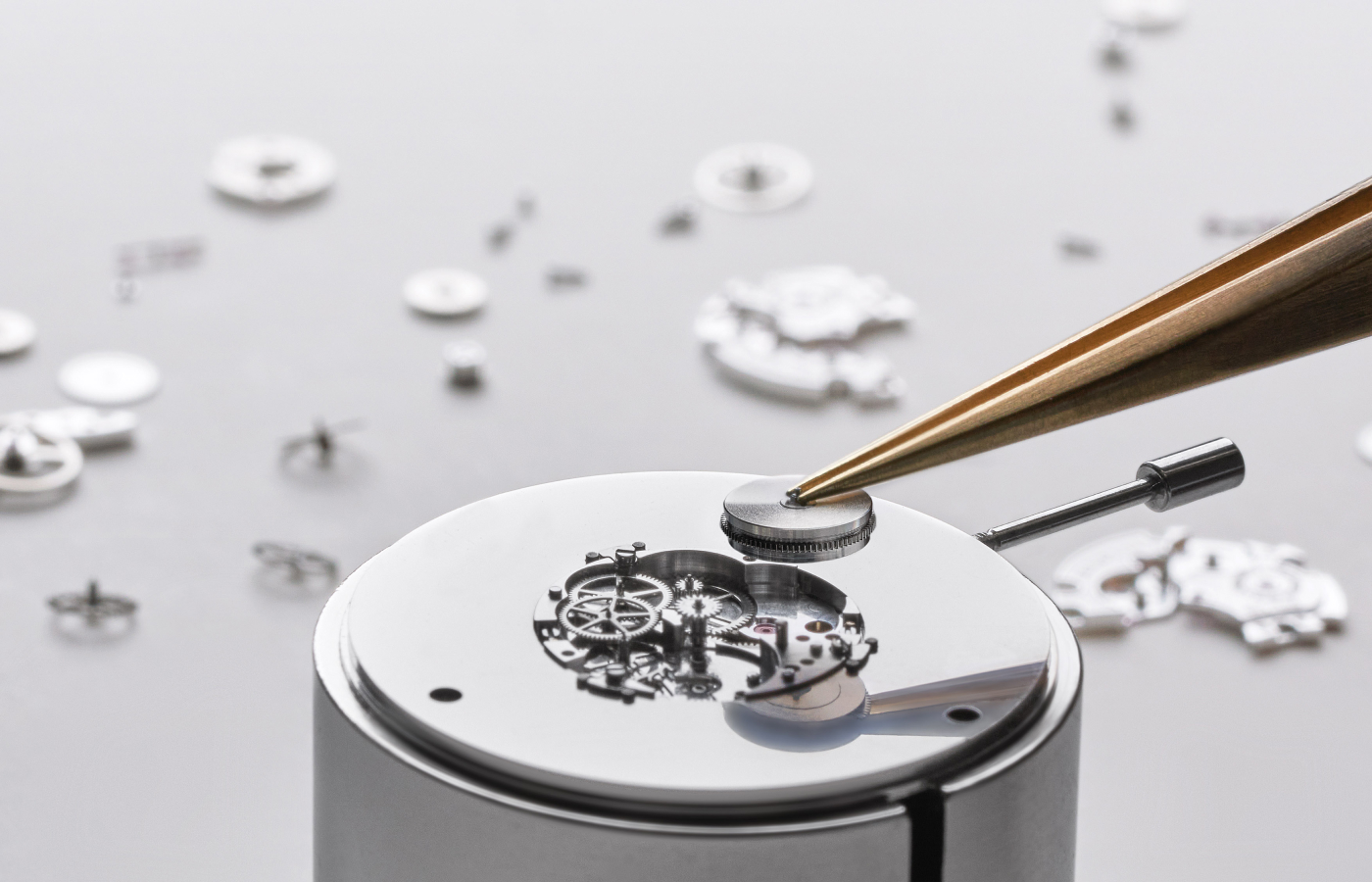 Assembling the Bvlgari Fenice Octo Roma secret watch from the Aeterna collection