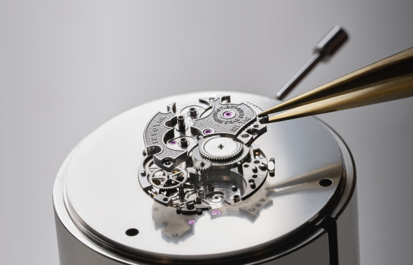  Another angle assembling the Bvlgari Fenice Octo Roma secret watch movement 
