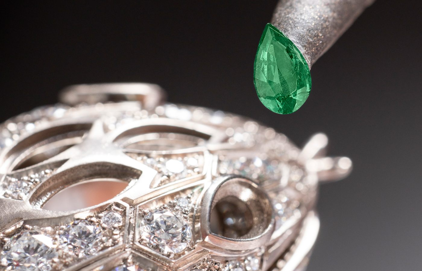  An emerald being set onto the Serpenti head of the Bvlgari Serpenti Misteriosi Chimera secret watch from the Aeterna collection with emeralds, diamonds and sapphire in 18k white gold 