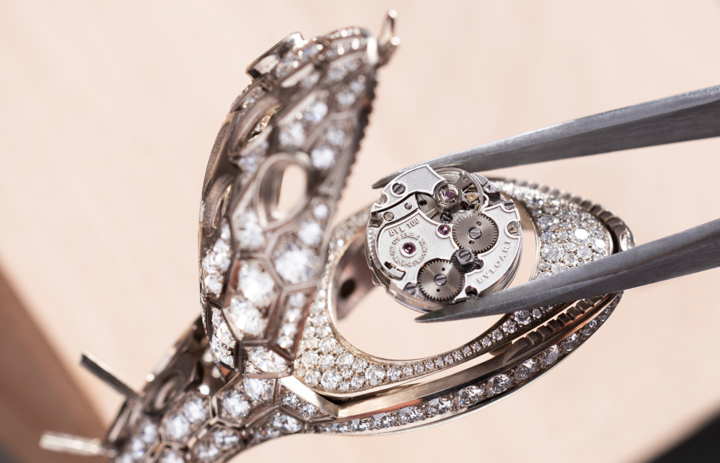  Bvlgari Serpenti Misteriosi Chimera secret watch from the Aeterna collection with emeralds, diamonds and sapphire in 18k white gold 