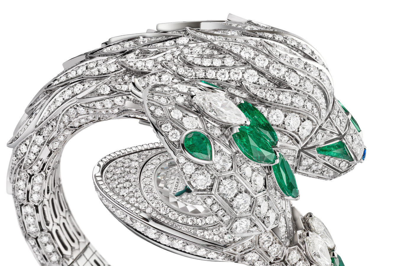  Close-up of the Bvlgari Serpenti Misteriosi Chimera secret watch from the Aeterna collection with emeralds, diamonds and sapphire in 18k white gold 