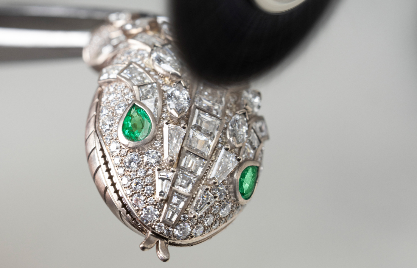  Another angle of the Serpenti head from the Bvlgari Serpenti Misteriosi Dragone secret watch from the Aeterna collection 