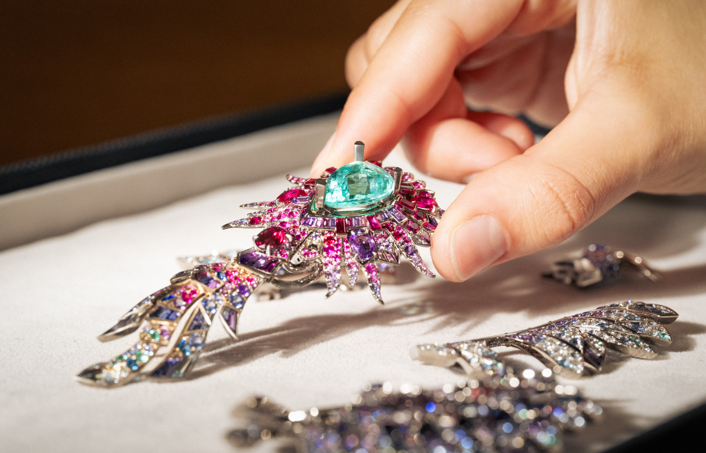  The Paraiba tourmaline centrepiece being set onto the Bvlgari Fenice secret watch from the Aeterna collection