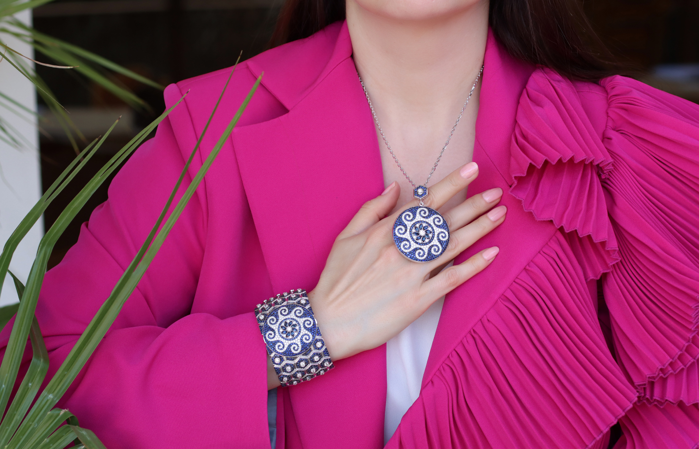 Katerina Perez wears new creations in the Miseno Baia Sommersa collection including a pendant with 2.72 carats of white diamonds and 6.50 carats of blue sapphires alongside a bracelet with 4.51 carats of white diamonds and 12.73 carats of blue sapphires