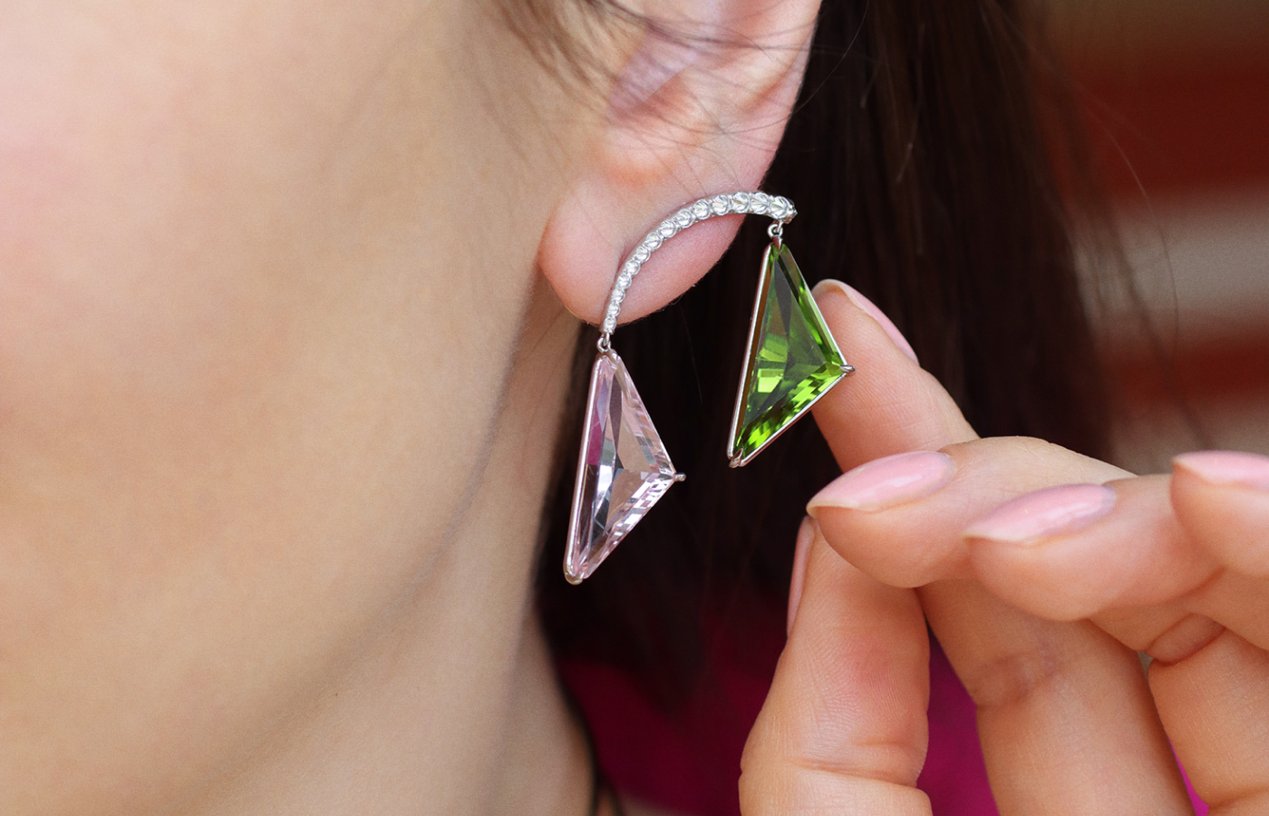  Katerina Perez wears the Robert Guild Confluence earrings with 8.75 carats of peridot, 6.78 carats of morganite and round brilliant-cut diamonds in 18k white gold