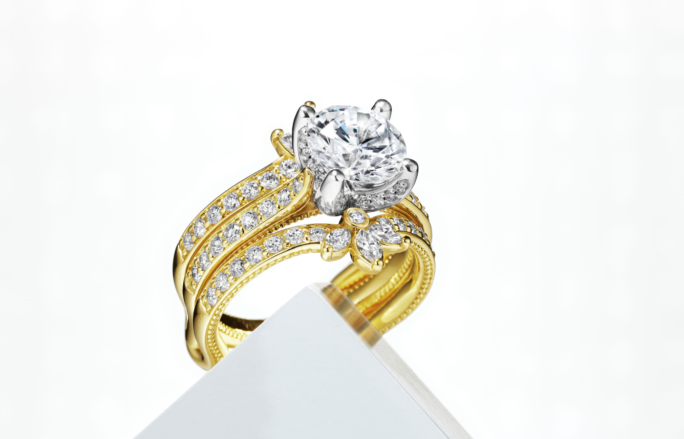  Vanguard Embellisher™️ from the Verragio Vanguard collection with a diamond engagement ring, both in 14k yellow gold 
