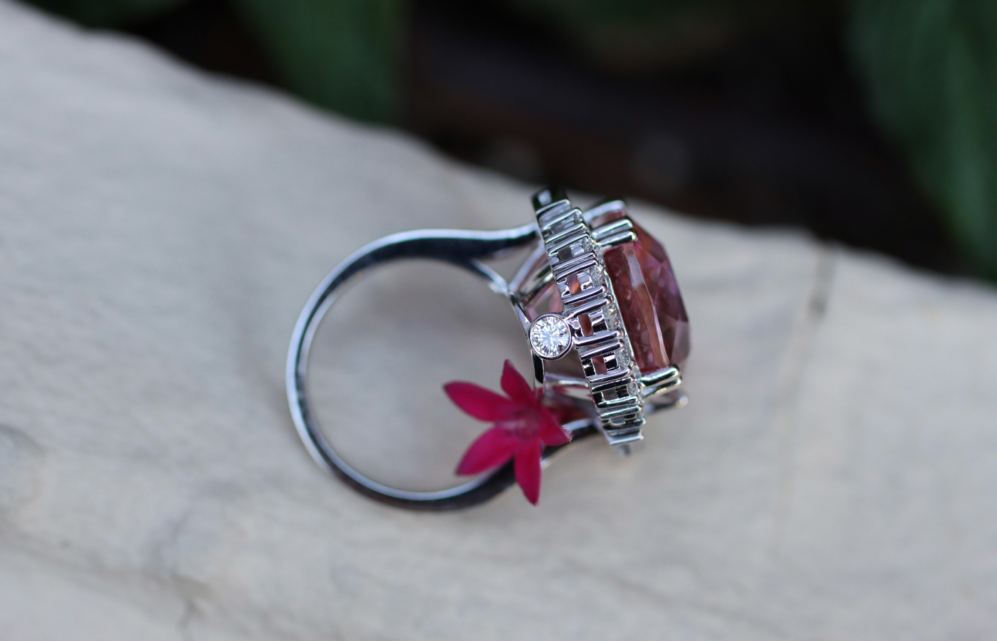  Details in the setting of the Sunita Nahata Blush collection ring with a 23.13 carat cushion-cut pink tourmaline, princess-cut diamonds and round brilliant-cut diamonds in 18k white gold 