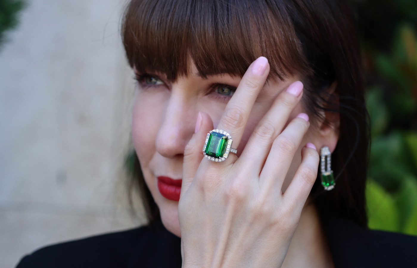 Katerina Perez wears the Sunita Nahata Ivy collection ring with a 15.67 carat octagonal green tourmaline, round diamonds and baguette-cut diamonds in 18k white gold 
