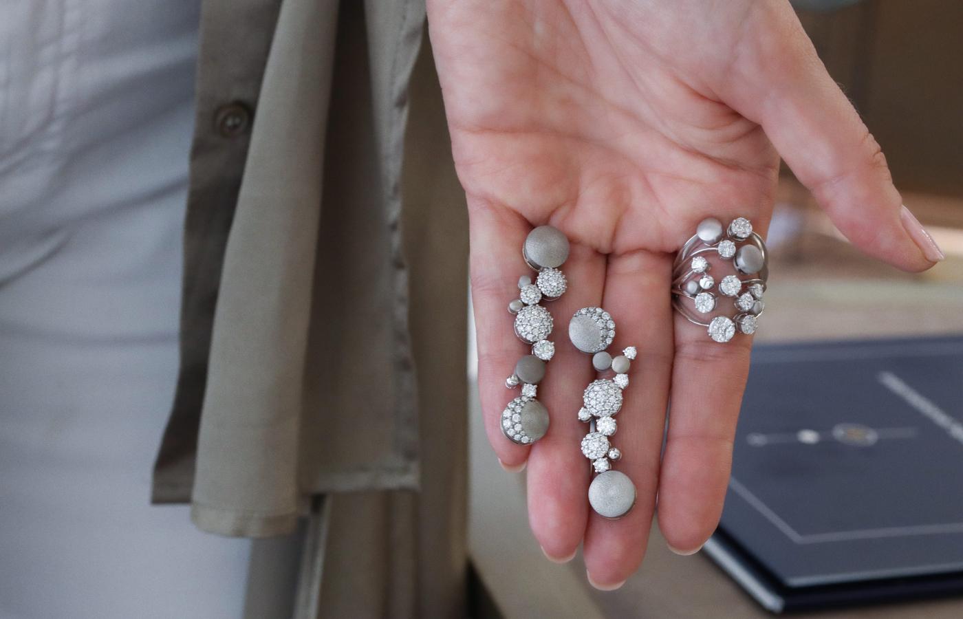  Katerina Perez showcases the Daverio1933 Summer Constellation ring and the Rigel earrings with sandblasted, polished and satin-finished 18k white gold, titanium and diamonds, both from the Sidereum collection