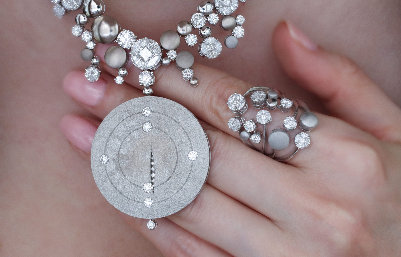  A closer look at the details on the Daverio1933 Sidereum necklace and the Summer Constellation ring, both with round and fancy-cut diamonds in illusion settings  