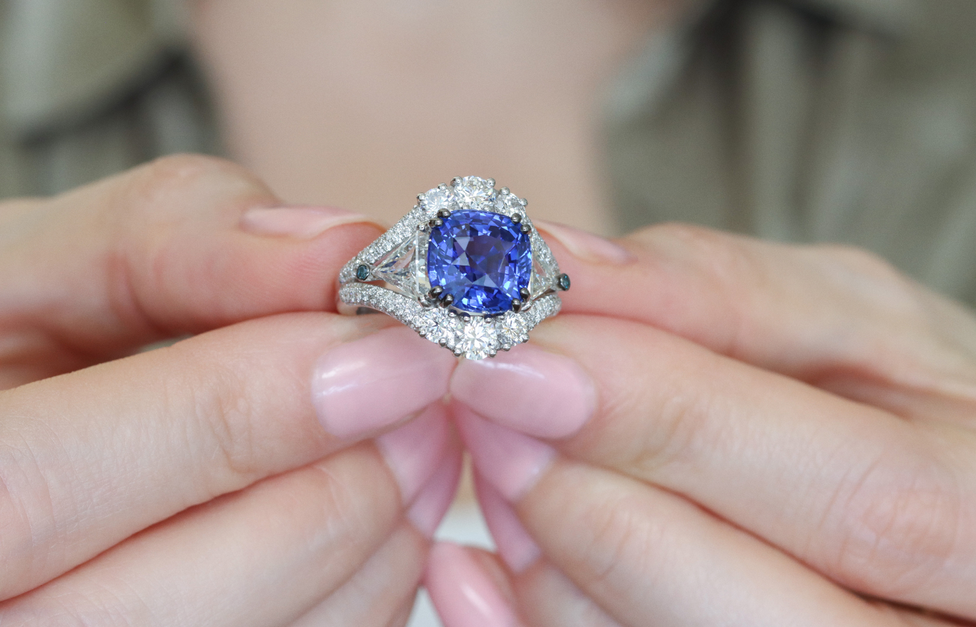  Daverio1933 cushion-cut Ceylon sapphire ring with D-colour diamonds and two triangular-cut diamonds built into the shank 