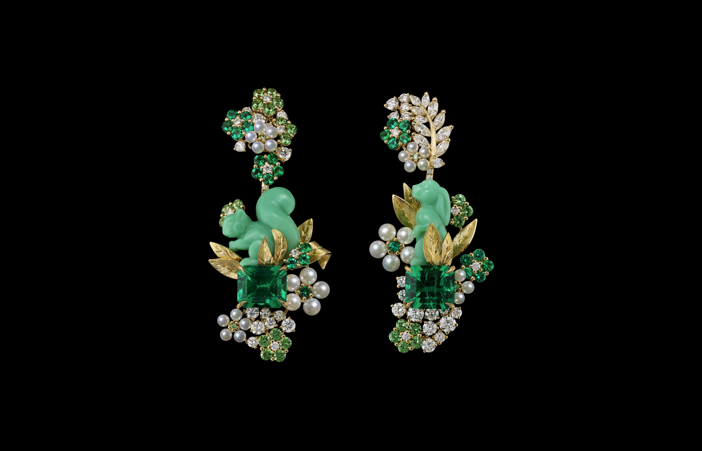  Diorama Forêt Enchantée asymmetric earrings featuring glyptic chrysoprase squirrels and rabbits, surrounded by diamonds, emeralds, tsavorite garnets, and pearls, set in engraved 18k yellow gold, part of the Diorama Forêt Enchantée set from the Diorama & Diorigami High Jewellery Collection