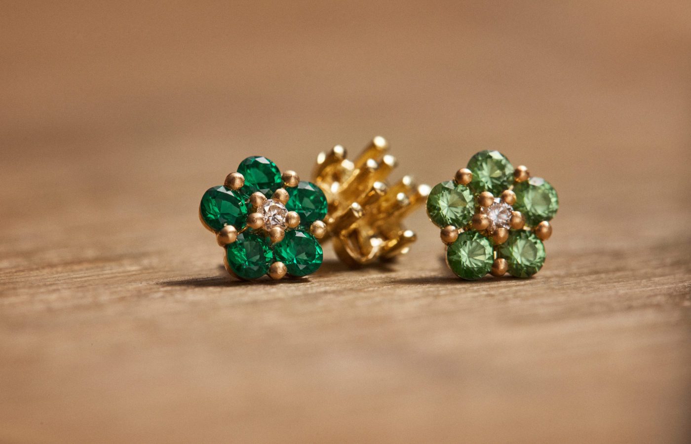  Emerald and tsavorite garnet flowers, part of the Diorama Forêt Enchantée Necklace, set in engraved 18k yellow gold