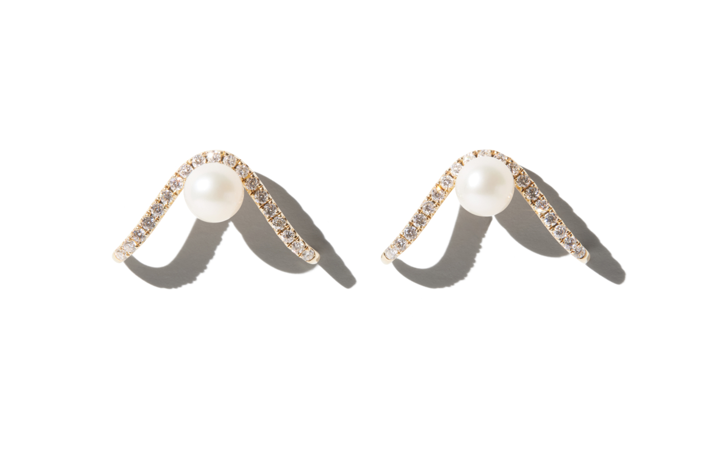  Mizuki earrings with diamonds and Freshwater pearls in 14k gold   