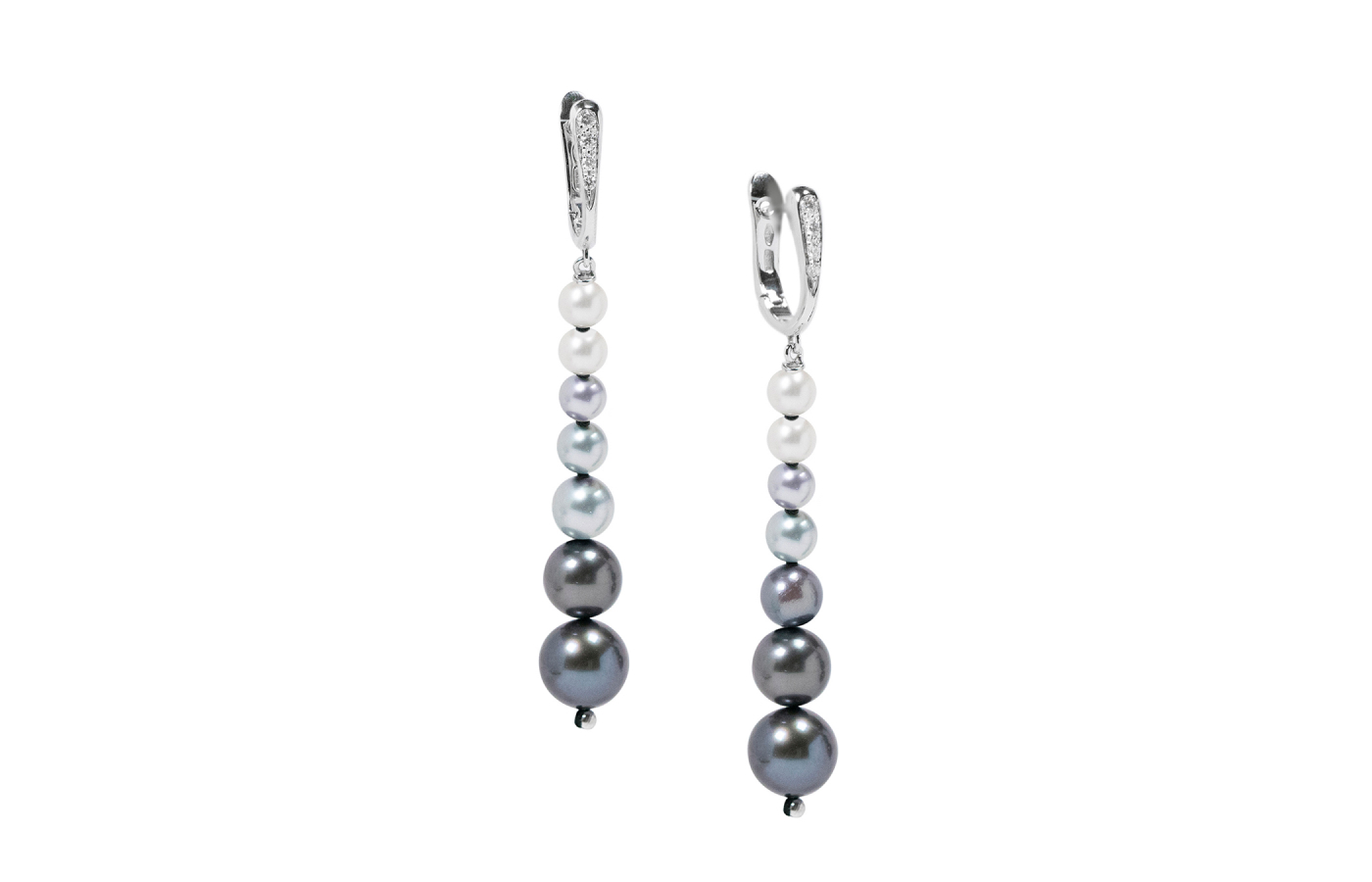  Utopia earrings with diamonds and freshwater pearls in 18k white gold, from the Aqua collection