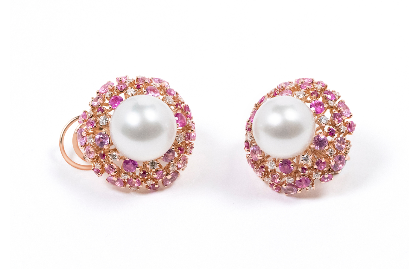  Utopia earrings with a South Sea pearl and diamonds in 18k white gold, from the Bouquet collection