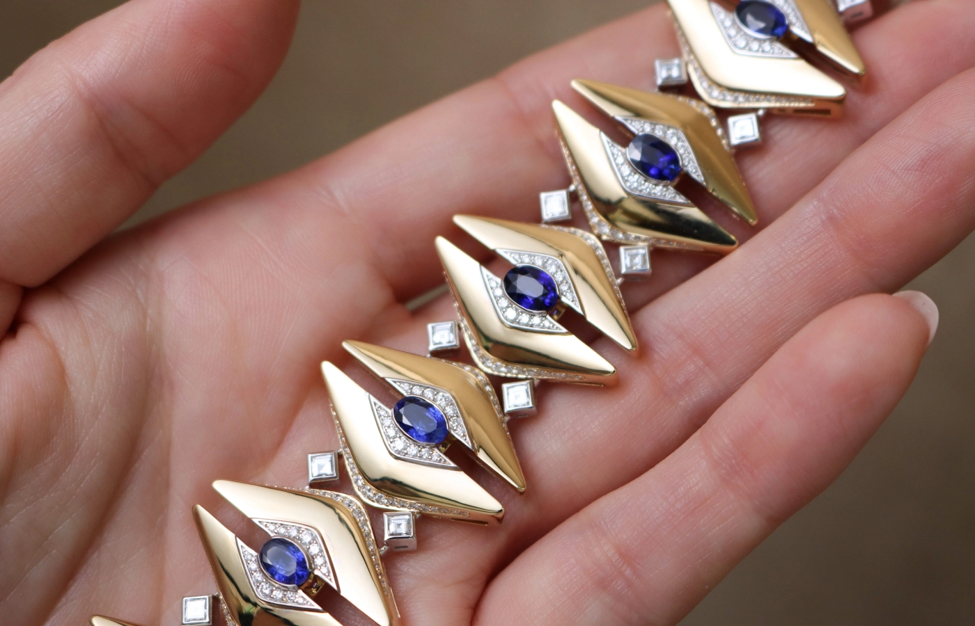  Katerina Perez takes a closer look at a Smart Arts bracelet with 6.02 carats of blue sapphire and 4.24 carats of diamonds in 18k yellow gold 