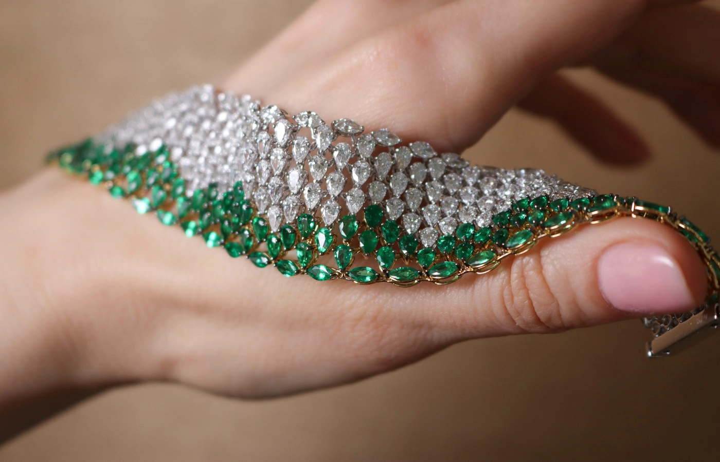  A closer look at a Smart Arts bracelet with 25.41 carats of diamonds and 14.49 carats of pear-shaped and marquise-cut Zambian emeralds in 18k white and yellow gold 