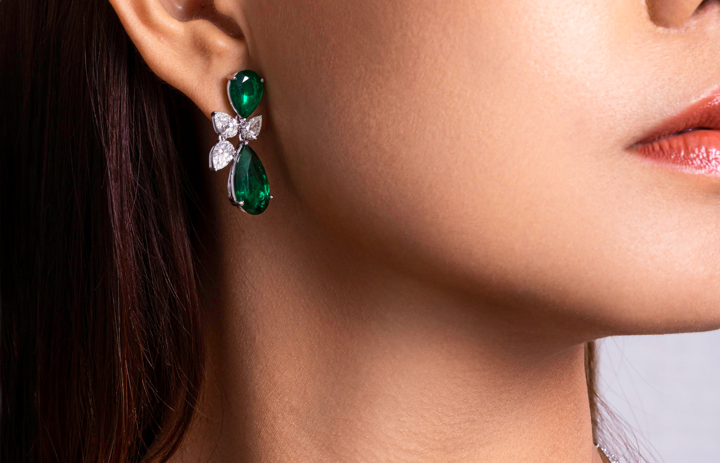  Smart Arts pear-shaped emerald and diamond earrings 