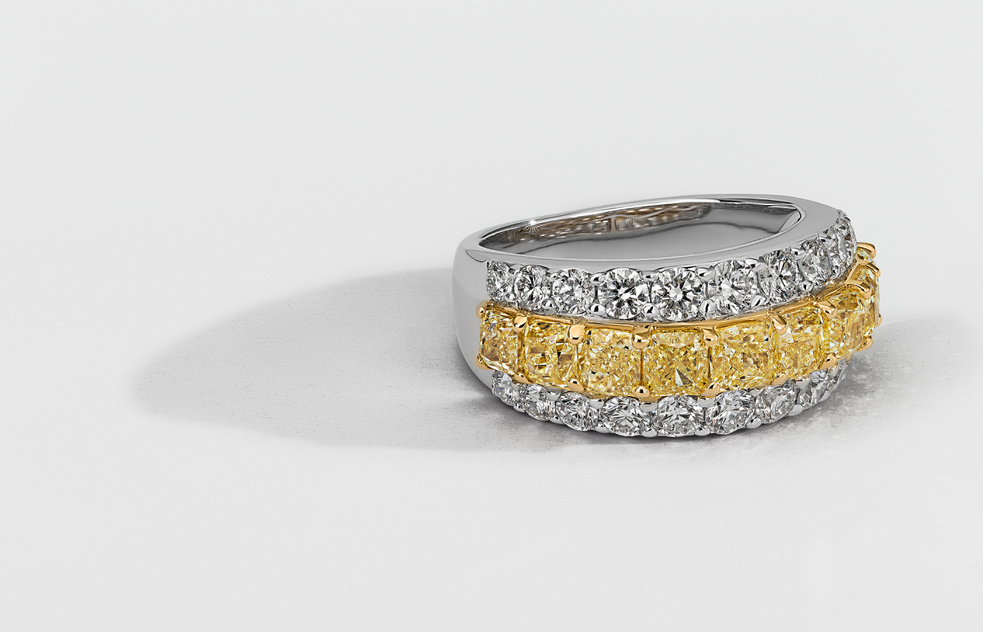  Hassanzadeh Jewellery Sunset Splendor ring with 1.17 carats of round brilliant-cut diamonds and 2.24 carats of yellow diamonds