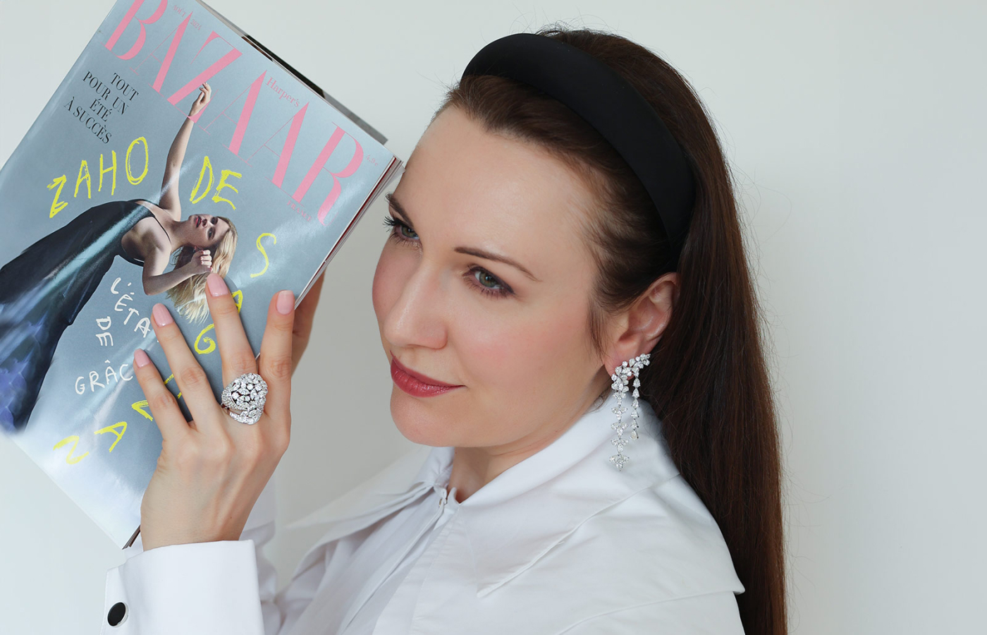 Katerina Perez wears the Hassanzadeh Jewellery Diamond Rock ring from the Diamond Joys High Jewellery collection, set with 7.71 carats of round and marquise-cut diamonds, alongside a pair of fancy-cut diamond earrings 