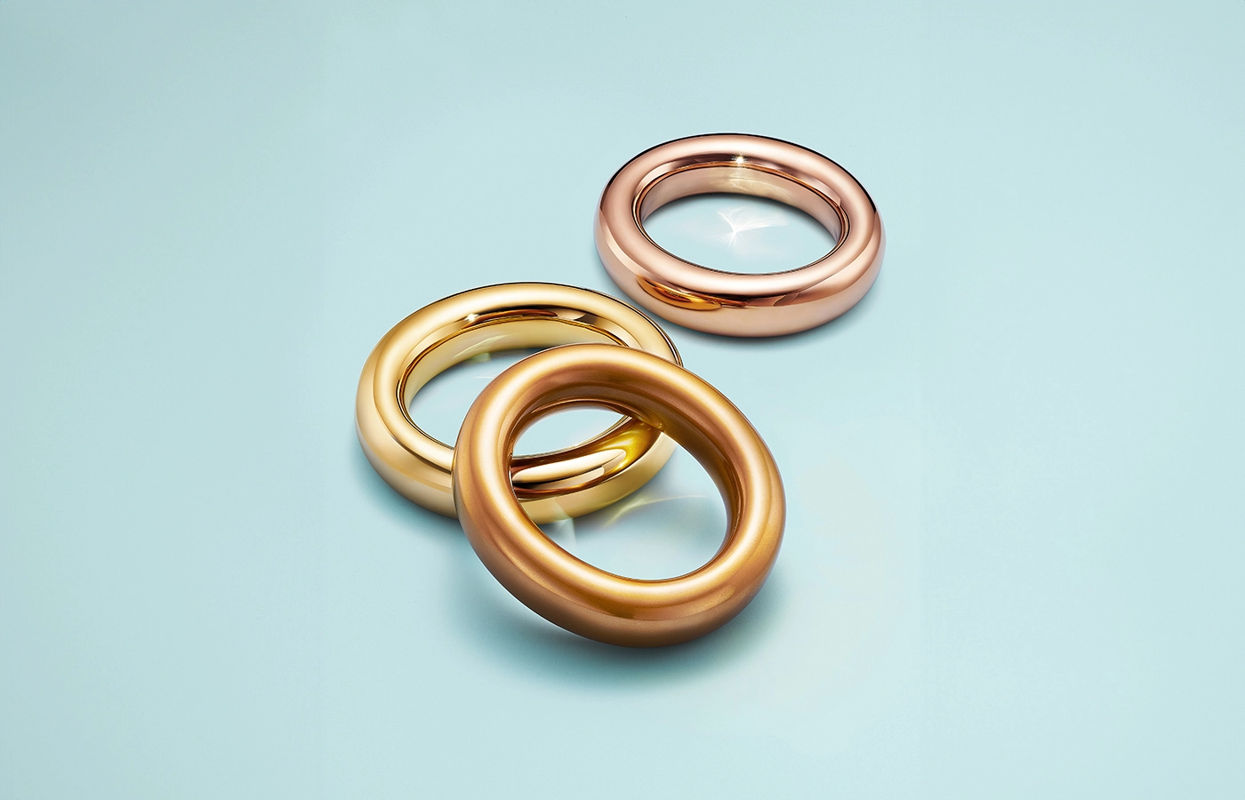  Tiffany & Co. Elsa Peretti Doughnut bangles in 18k rose gold, in 18k yellow gold and in gold Japanese lacquer over Japanese hardwood