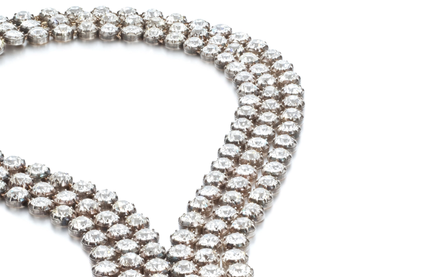  A close-up of the three rows of Old Mine-cut diamonds on this important 300-carat diamond necklace from the 18th century