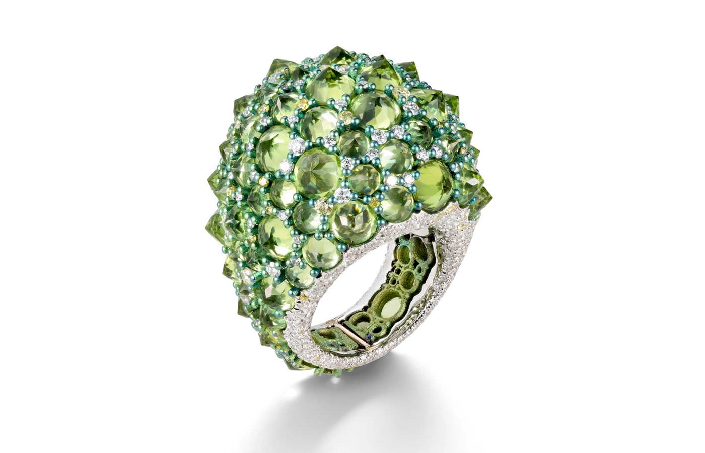  Mattioli Reve_r ring with peridot, fancy and white diamonds in 18k white gold and titanium 