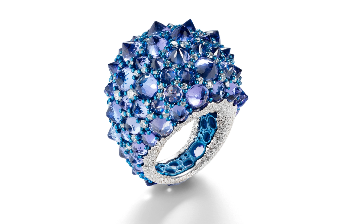  Mattioli Reve_r ring with tanzanite and white diamonds in 18k white gold and titanium