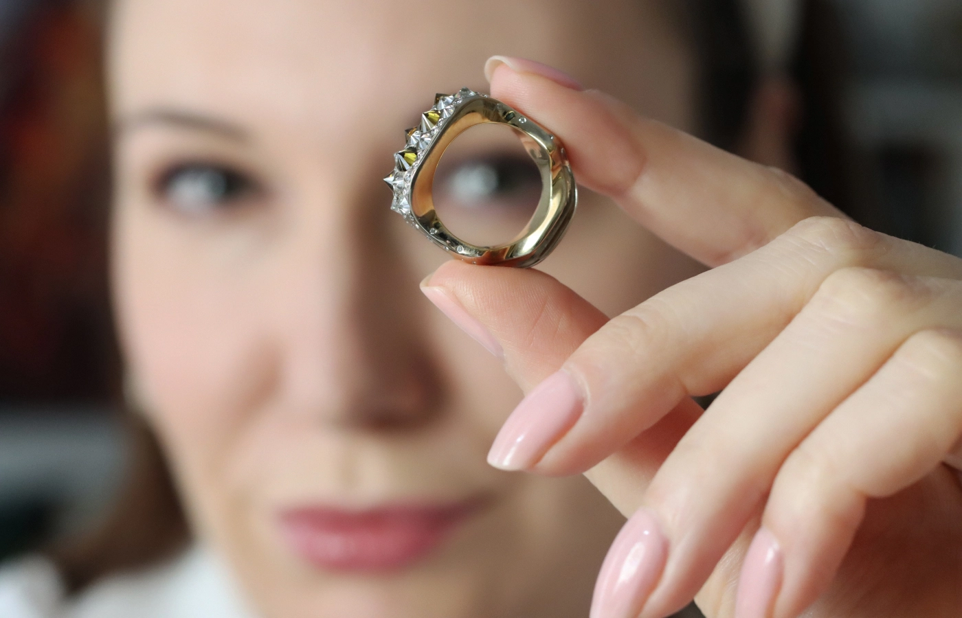  The Hugo Cahill Maar Spiked ring from the Renaissance High Jewellery collection is crafted in 18k yellow gold and an alloy of palladium and 18k white gold for an interesting combination of colours 