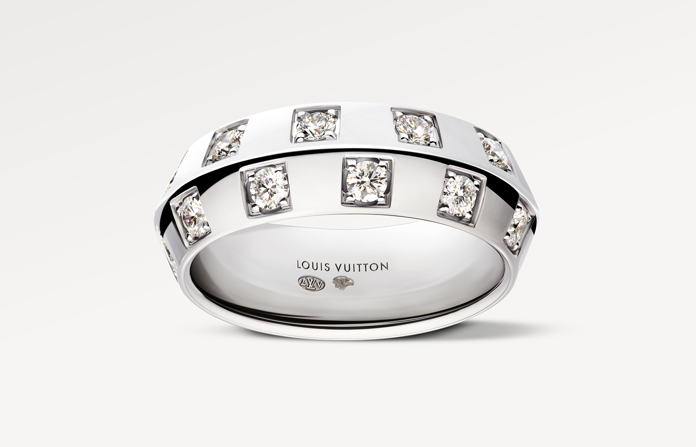  Louis Vuitton Le Damier two-row diamond ring in the iconic chequerboard pattern in white gold