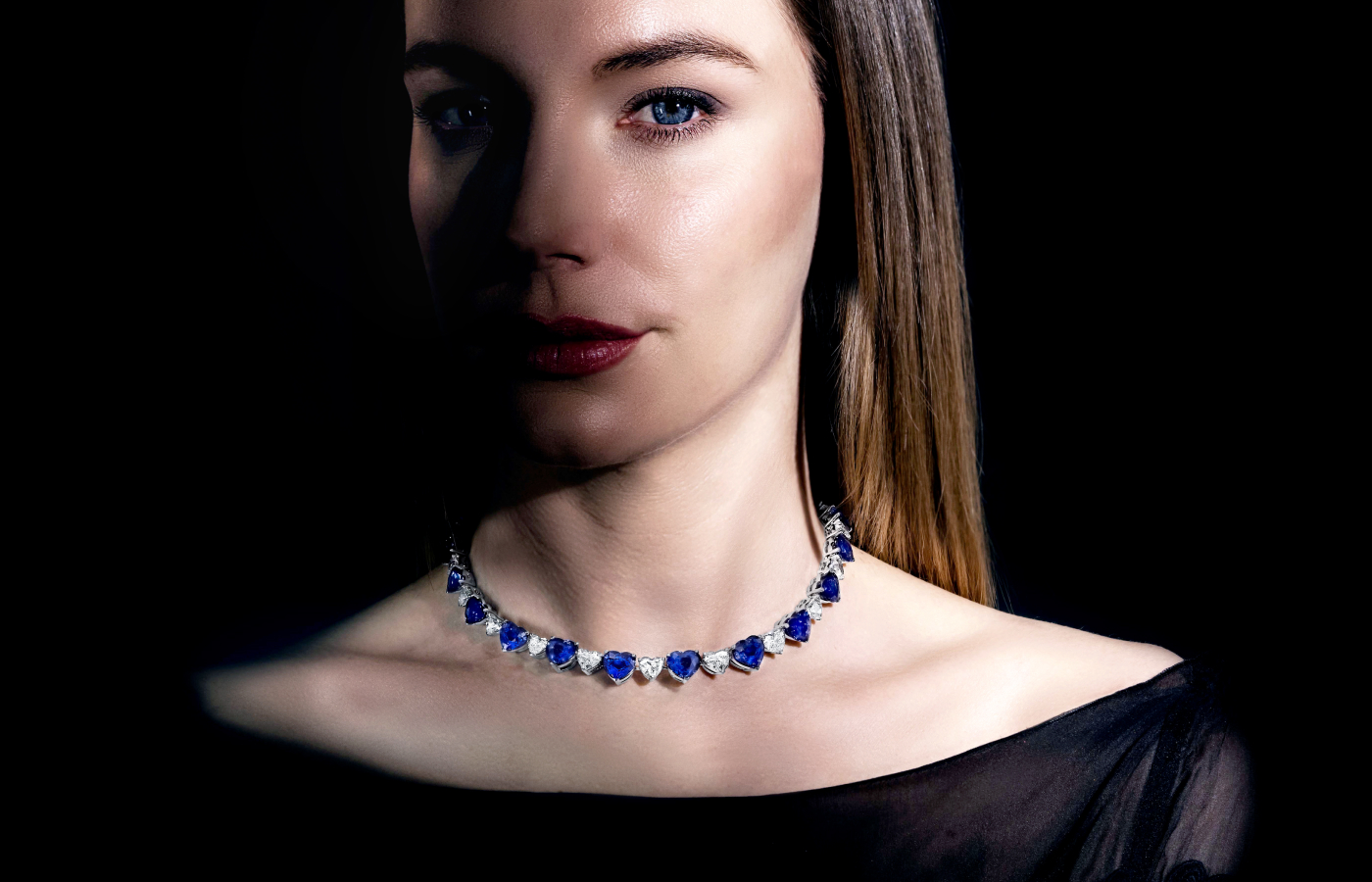 A model wears a Picchiotti necklace with alternating heart-shaped Sri Lankan sapphires ranging from 6.52 carats to 2.35 carats and heart-shaped diamonds of more than 20 carats