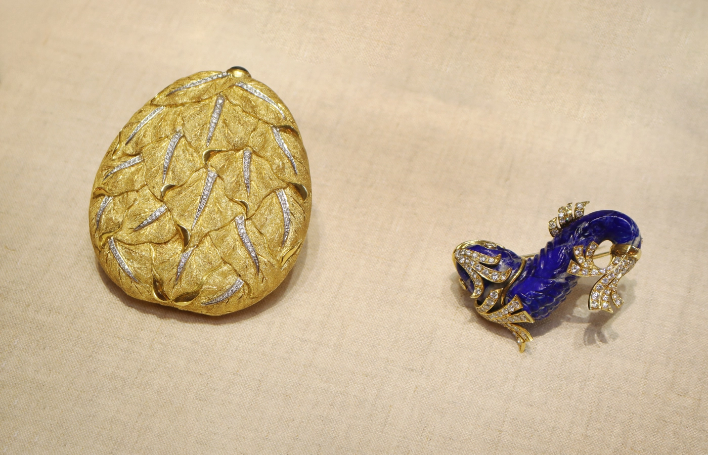  The Fratelli Piccini powder compact (left), designed by Armando Piccini, is hand-embossed in 18k yellow gold and platinum, studded with diamonds. The Triton brooch (right), a micro sculpture in lapis lazuli, was carved by him in the 1960s in 18k yellow gold with diamonds