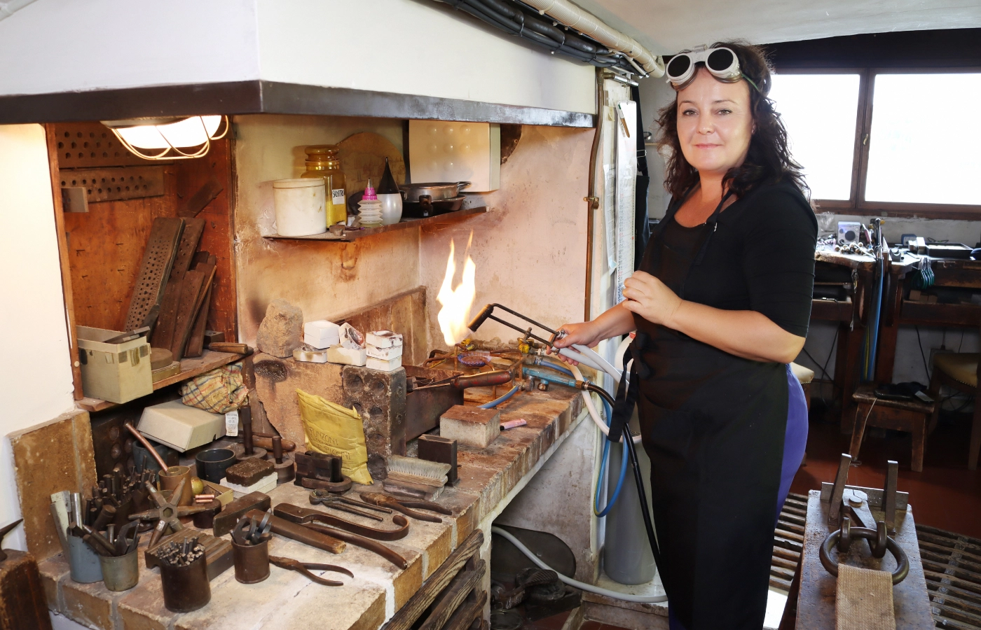  Carlotta working at the Fratelli Piccini workshop