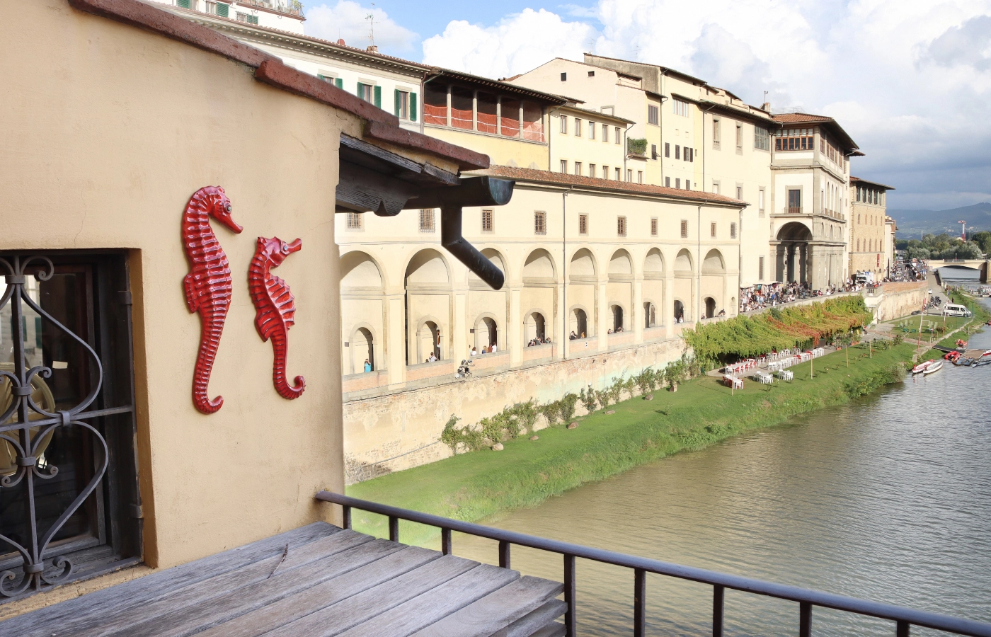  View on the Arno River from the terrace of Fratelli Piccini boutique