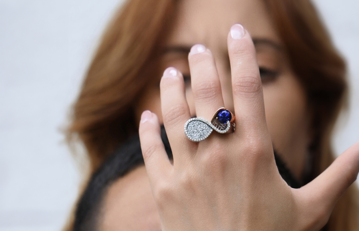  Myriam Soseilos Aqua Wave ring with diamonds, blue sapphire and osmium set in 18k white and rose gold