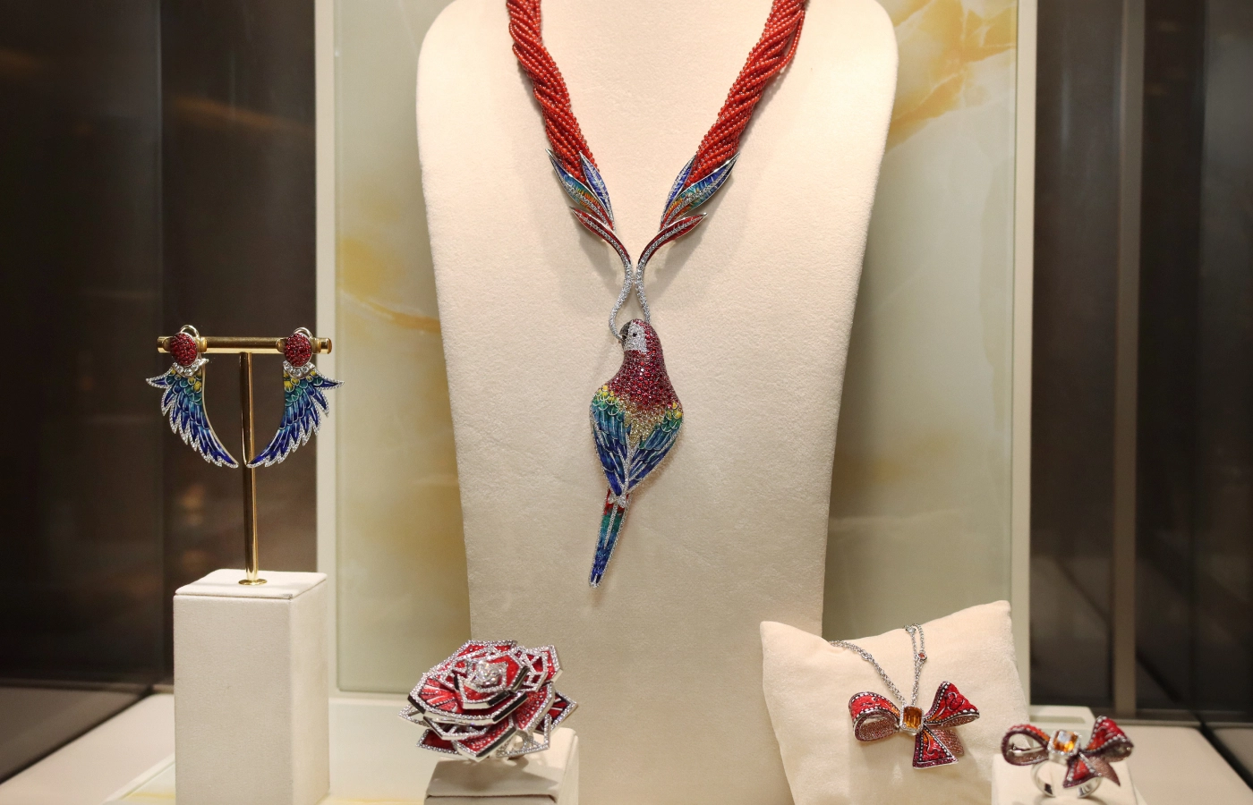  Sicis jewels on display, including the Arara Scarlet set with a necklace and earrings in white gold with diamonds, sapphires, rubies, onyx and carnelians, the Le Vie en Rose ring and the Orange Ribbon set in white gold, diamonds, rubies, sapphires and quartz