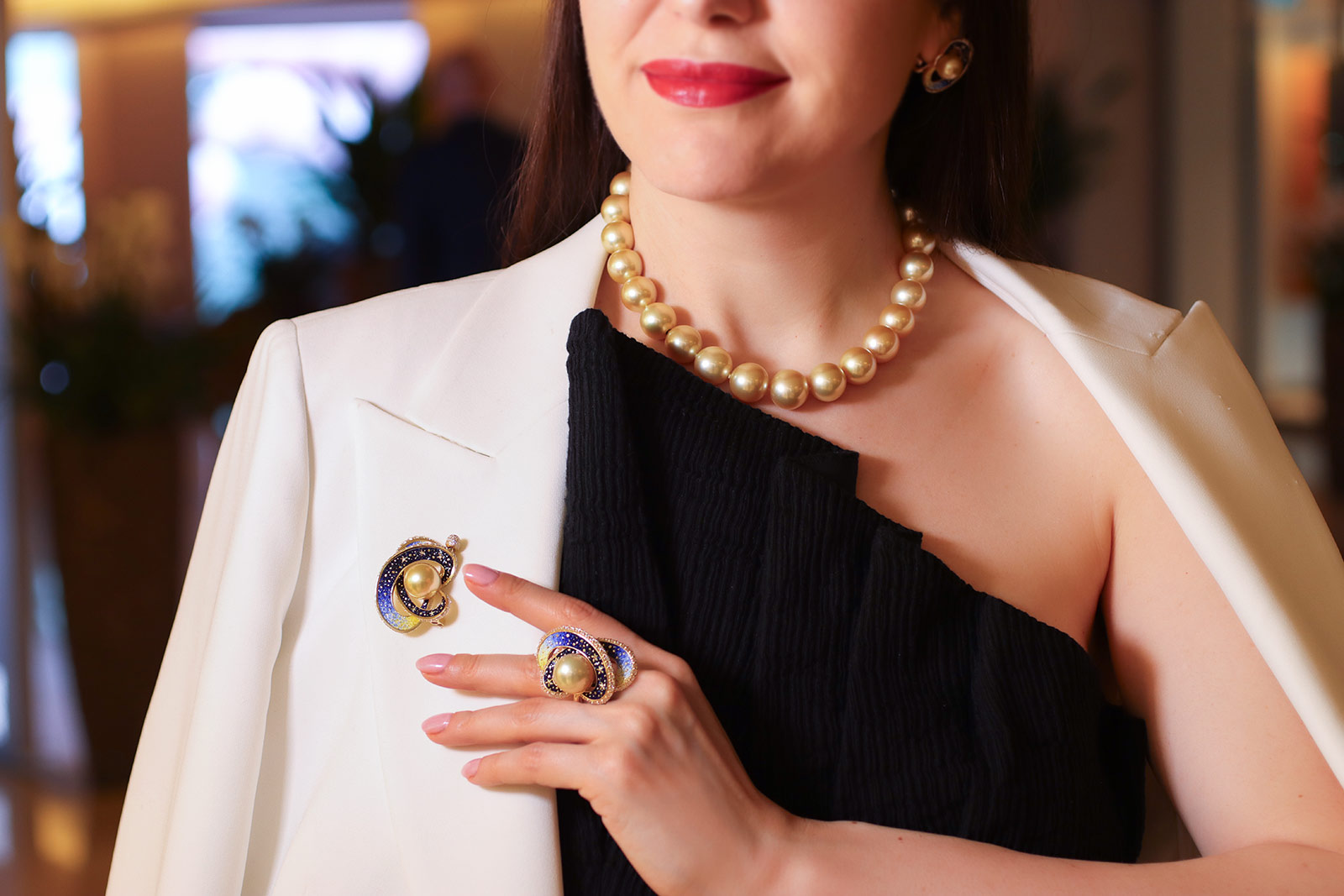  Katerina Perez wears the Sicis Saturno necklace and matching brooch with micromosaics, white diamonds, sapphires, and golden South Sea pearls in 18k yellow gold